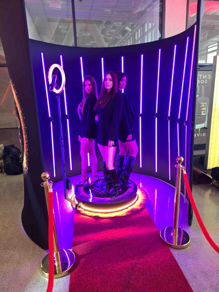 360 Photo Booth u večernjoj rasvjeti